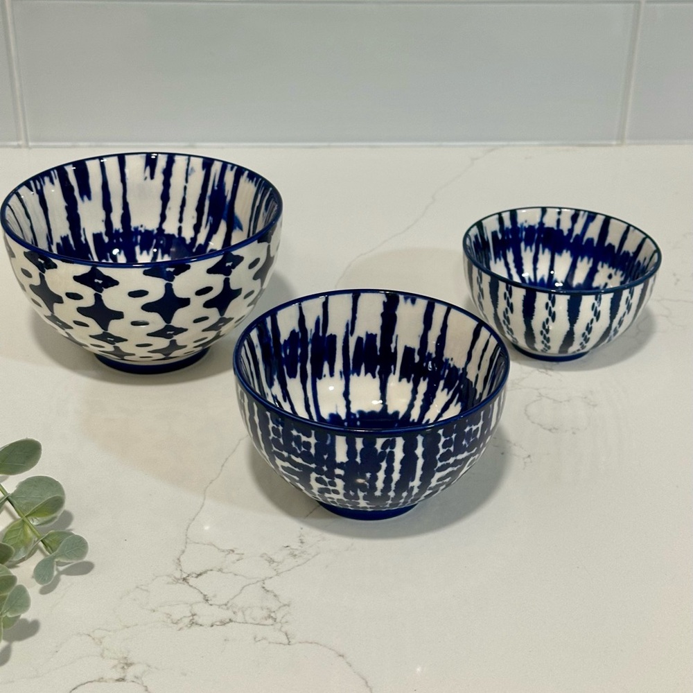 West Elm Set of 3 Indigo Blue Tie Dye Nesting Bow Cobalt Blue & WhiteBowl Dish